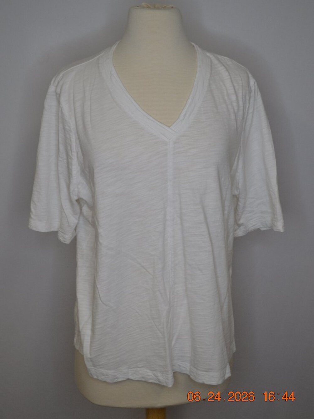 Chico’s Women’s Size 3 (US XL) White V-Neck Cotton T-Shirt